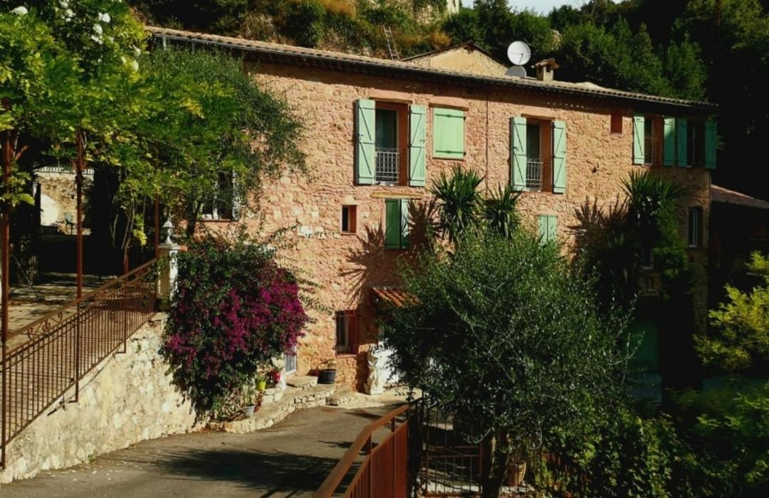 Dans Ancien Moulin A Huile Renove