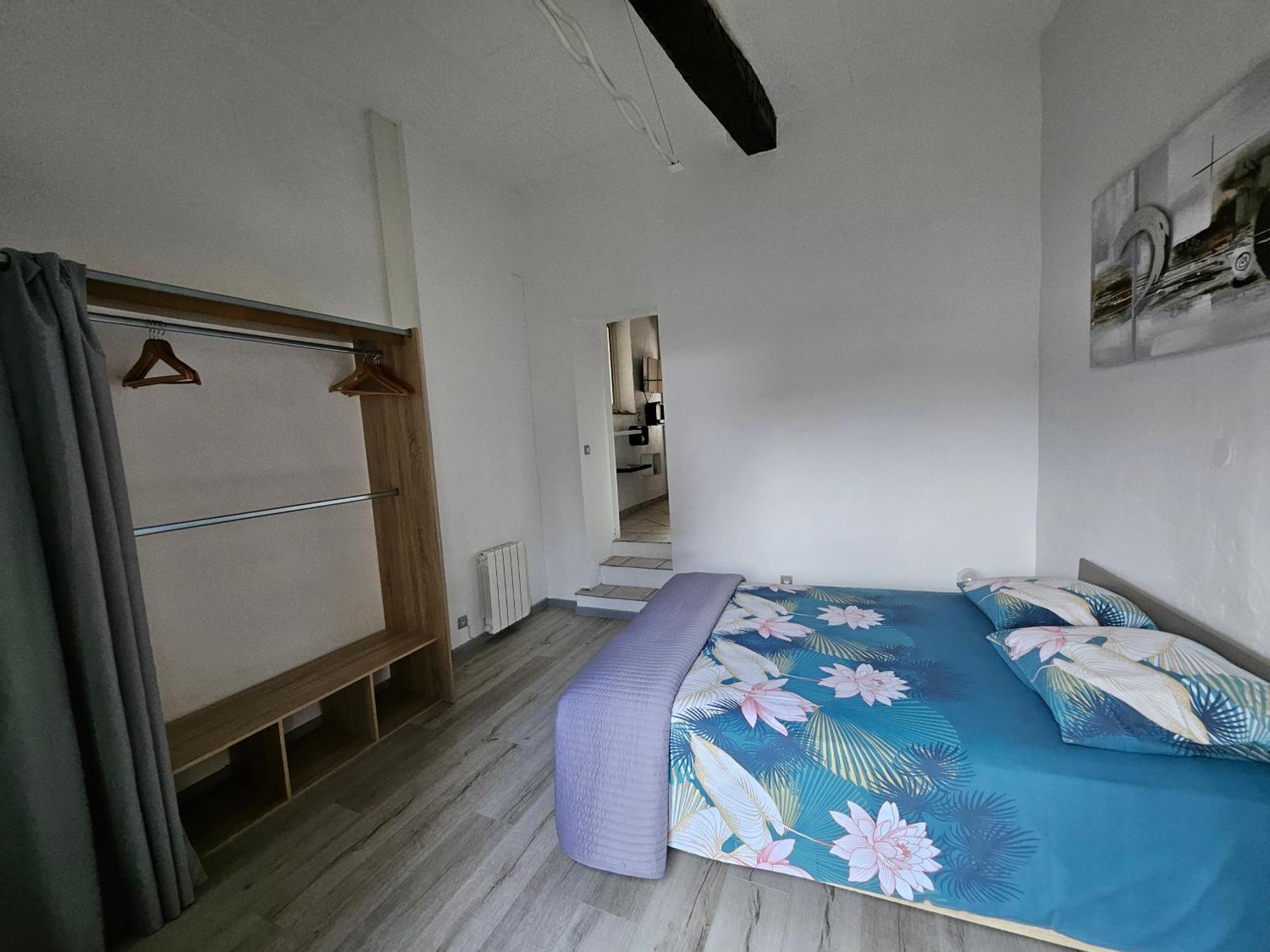 Appartement F2 Entièrement Refait à Neuf En 2021 + Parking. *